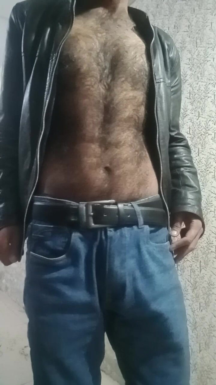 Azie Joey: Behaarte körpershow