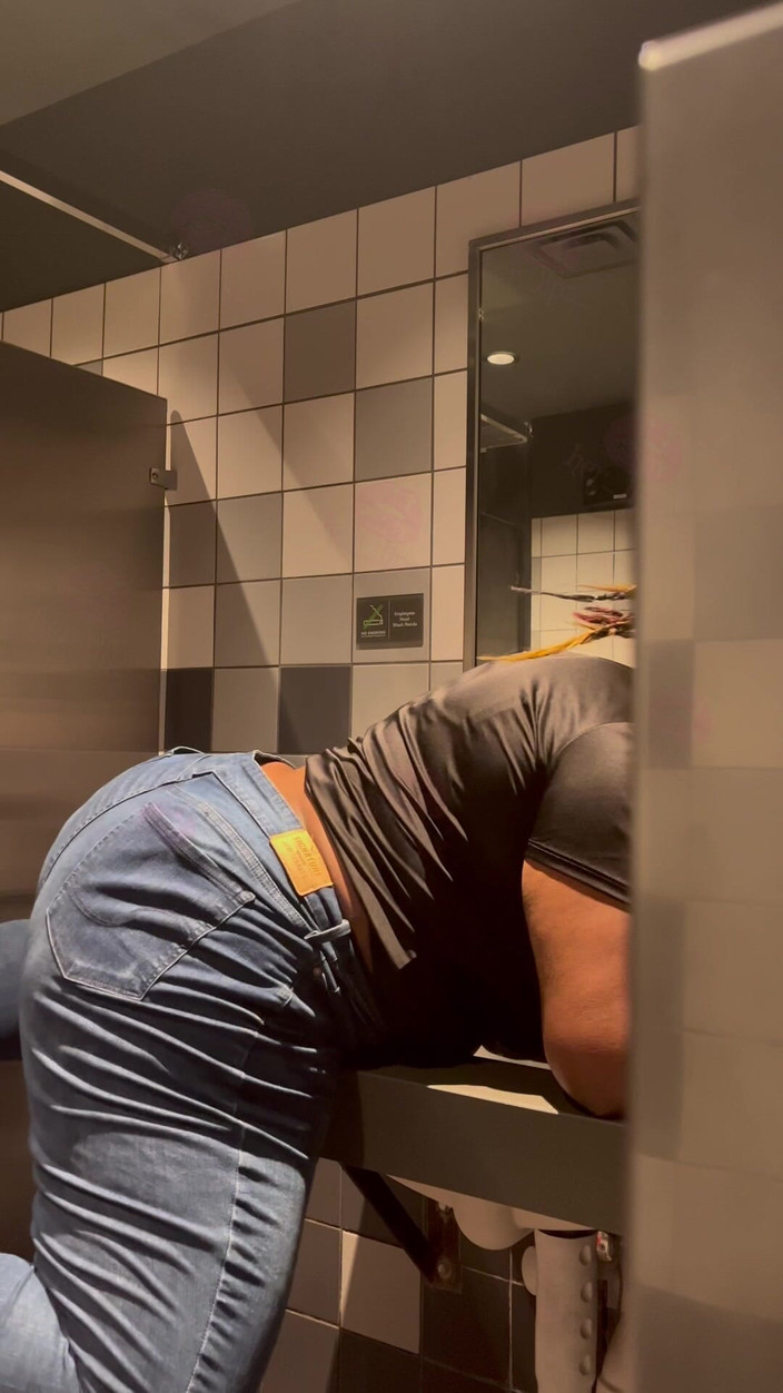 Anye Meshell: Niet Hier Komen.