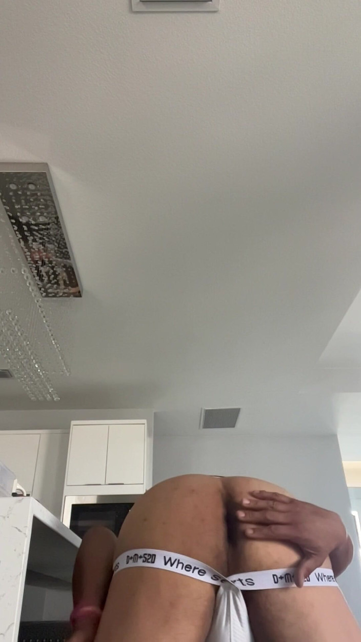 Joey Estrada: Babanın aç deliği