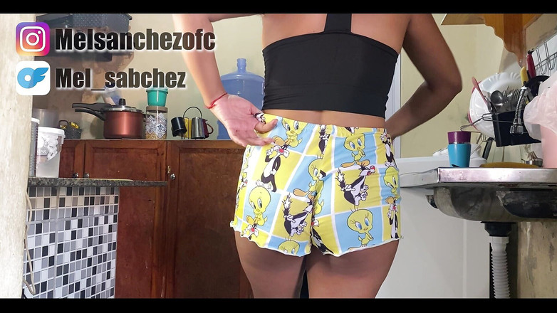 Mel Sanchez: La matrigna stava pulendo la cucina quando è stata interrotta dal...