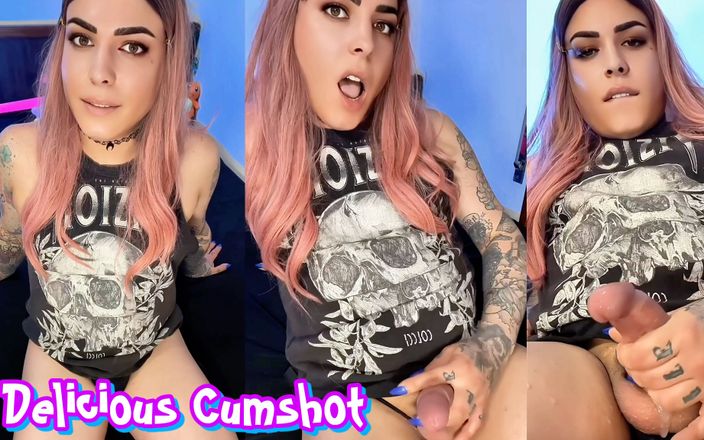 EmmaInkTrans: La bella ragazza trans tatuata si masturba e riceve una...