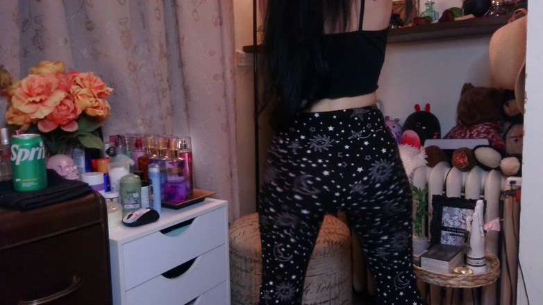 Raven Willow: Minha bunda está fora deste mundo