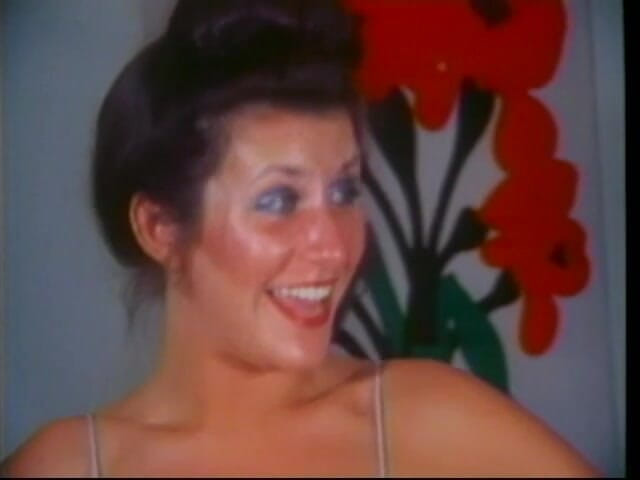 Old Good Porn: Похотливая брюнетка с фигуристым телом делает грязную мокрую голову на спину