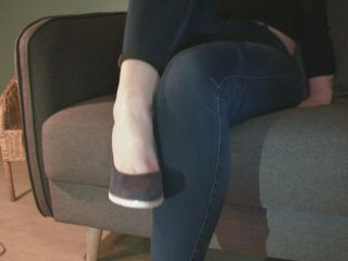 Pov legs: Sitting on the couch, blue jeans