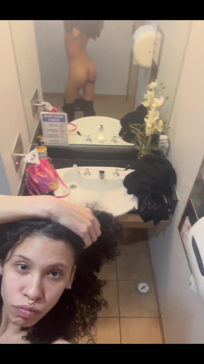 theunholychi: Отчаянный публичный писсинг