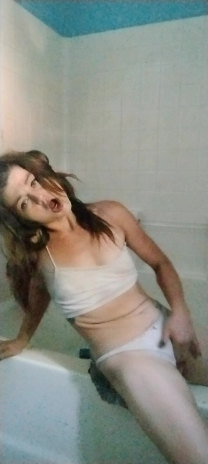 Freakshowsuckerr: La pausa fumata si è trasformata in divertimento con le dita...