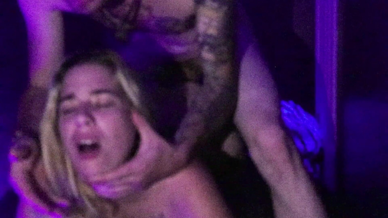 Maximum Raw Power Studios: Sem baterias vazias: submissa recebe primeiro treinamento