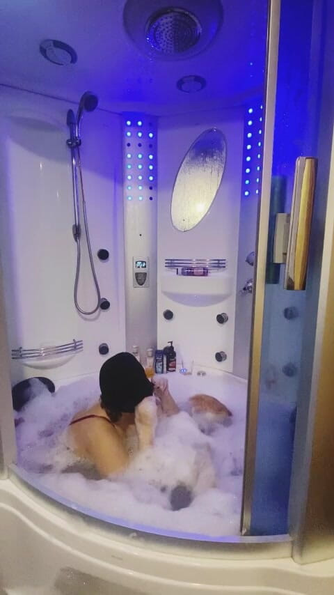 Six my and wife: シャワーでアラブの楽しみ