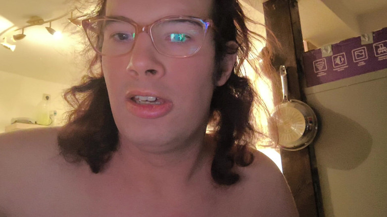 JanineLang: 나는 벌거벗은 채로 쓰레기를 버린다 (이웃에게 당했다)