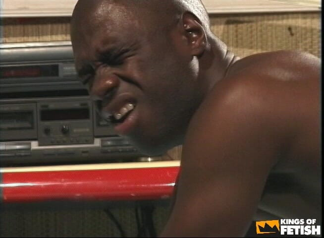 Bisexuality: 흑누나 창녀에게 후장을 따먹히는 흑인 남자