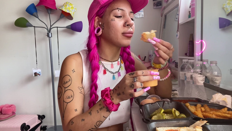 Nali Marie: Spicy Food Mukbang Vlog Extra Hot Mozzarella Sticks