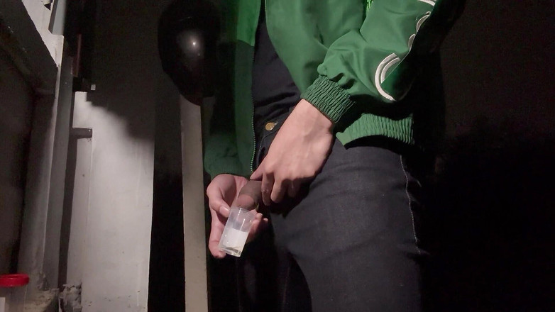 SinglePlayerBKK: I poliziotti vogliono un po' d'acqua dal ragazzo delle consegne.