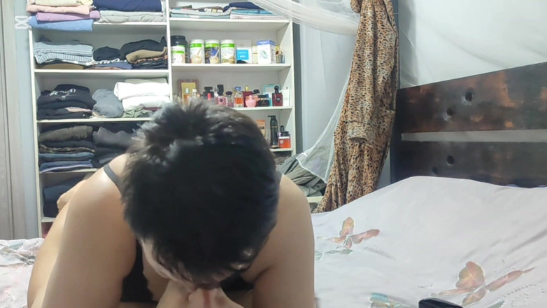 Johny84helen: Arriba: Vaquera caliente y caricias mutuas en la posición 69.