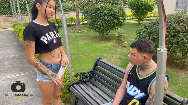 Sara Case: Pomáhám její kolumbijské dívce rozlušt její kolo jako zámek, aby...