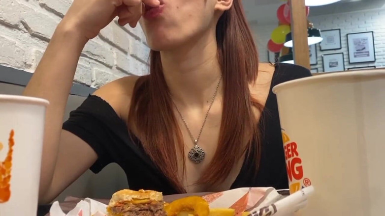 Lynn Scream: Blowjob awaml &amp; kongkek di bilik air Burguer King + Pameran di...