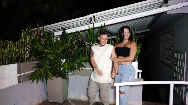 Salome Gil: 남편의 의붓아빠를 앞에서 따먹어