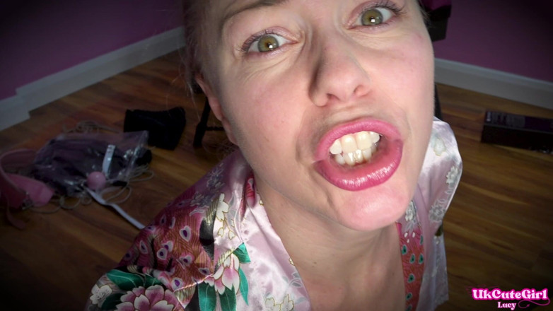 UKCuteGirl Lucy Lauren: Mały mały dentysta smakuje jak boczek pochłonięty przez gigantkę Lucy