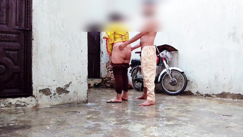 Abida sexy: Pantat bahenol cewek ini dientot habis-habisan di musim hujan!