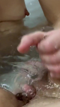We share with you a little moment during our romantic bath
