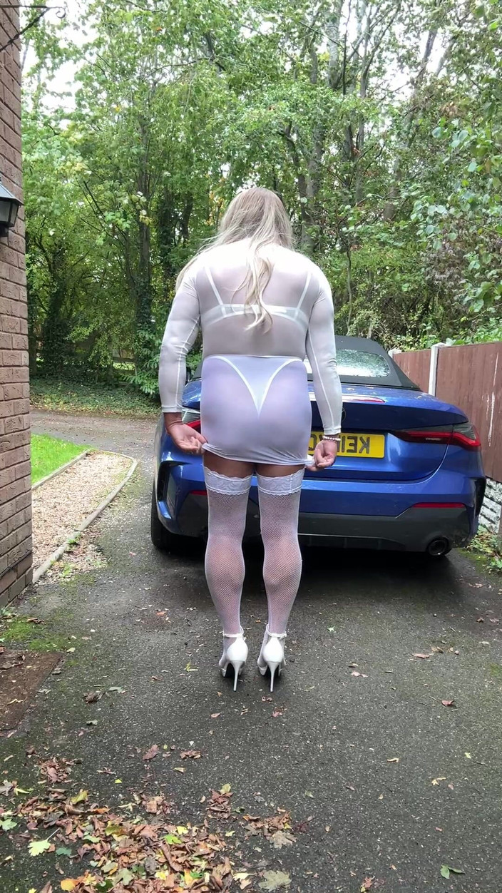 Kellycd2022: 흰색 섹시한 바디수트와 망사에 섹시한 크로스드레서 Kellycd20222