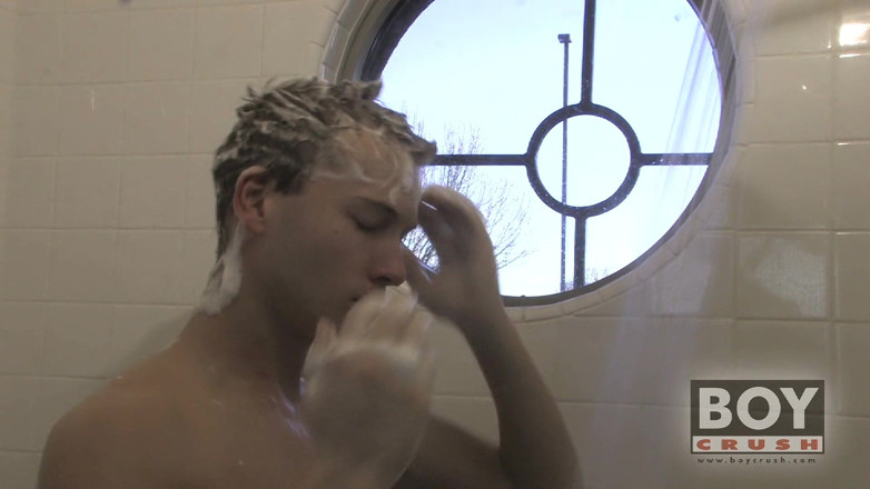 Boy Crush: Alec Showers off