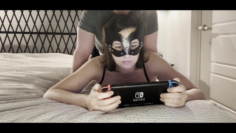 gabriellablows: Anh kế của tôi đã cảm thấy hứng tình vì vậy...