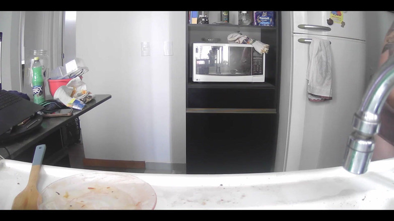 alucidfever: Lavando a louça com meus peitos