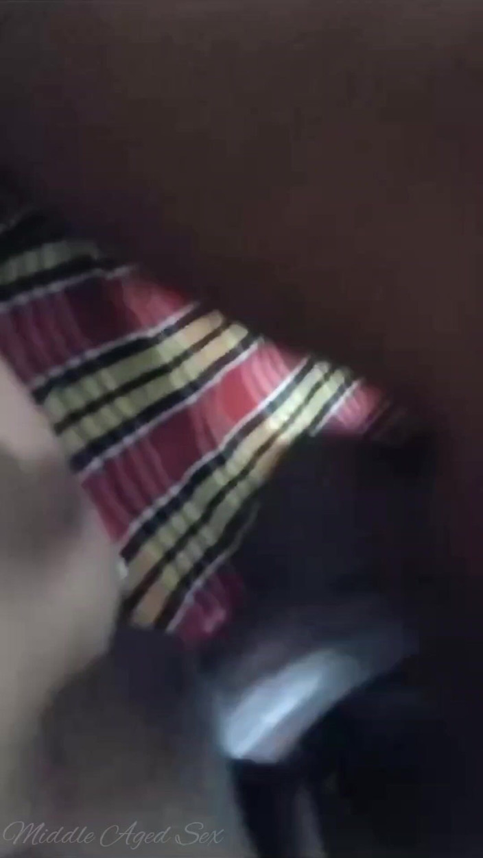 Middle Aged Sex: Mucama india engañando conmigo después de limpiar la casa