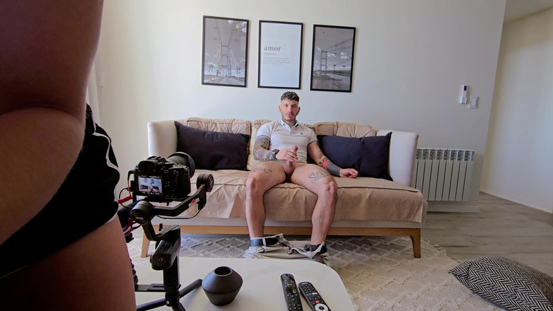 Young big apple: 和我丈夫的一个酷场景！我们在沙发上啪啪