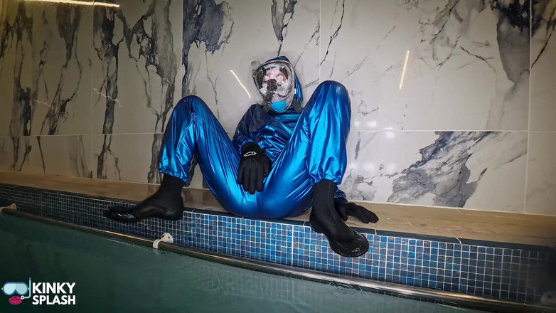 UKCuteGirl Lucy Lauren: Латекс-лагуна: двойной костюм Секрет с маской с маской до полного лица