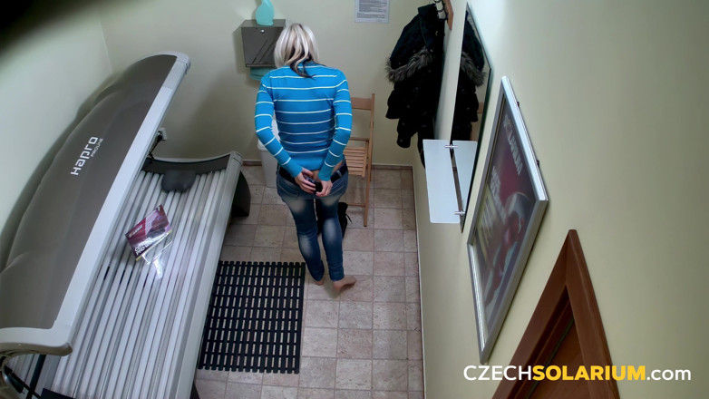 Czech Solarium: Czech Solarium 65: Superb Pussy Spread Wide in Solarium