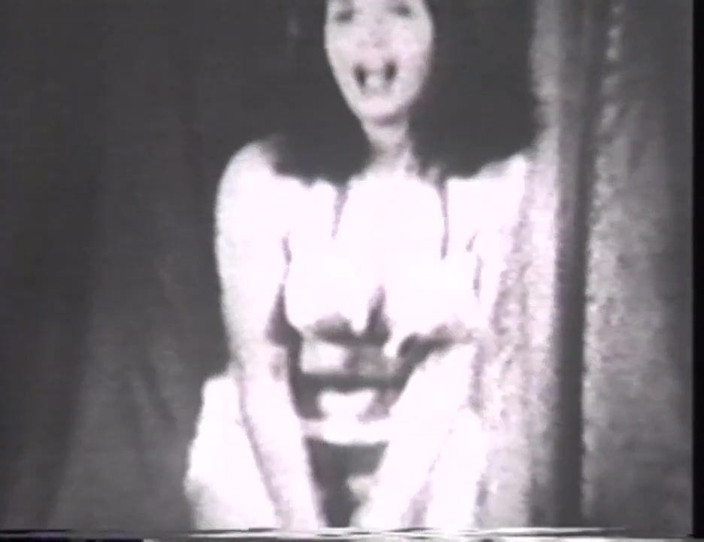 Vintage megastore: Brunette kuno menelanjangi