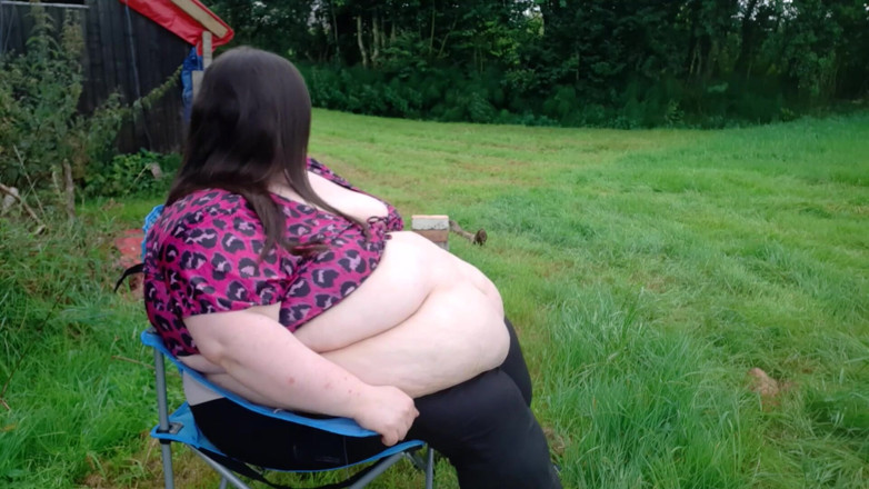 SSBBWLadyBrads: SSBBW ao ar livre, jogo de barriga e caminhada