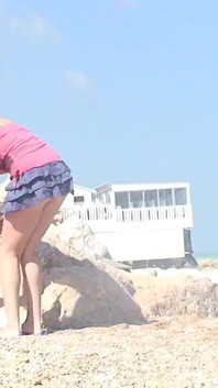 Adrianne na plaży! Flashowanie wideo!