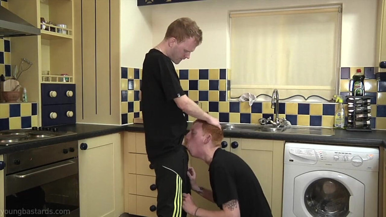 Young Bastards: Ginger teefjongen leert zijn les