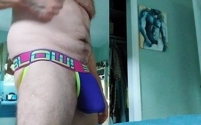 Hairyartist: Tanganı giymek beni azgın bir domuz yapıyor