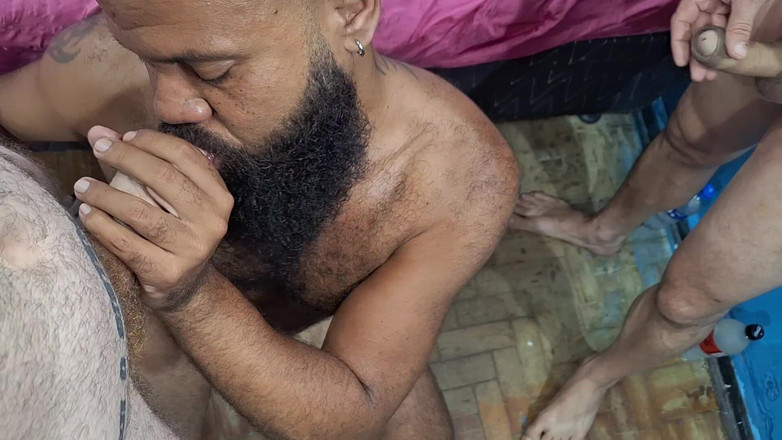 carmonaoficial: Carmona dan bapanya bergilir-gilir dengan keldai lelaki