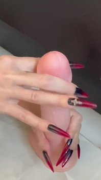 Kuku panjang dan handjobs