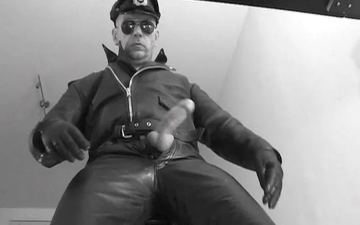 GERMANE_XL: Leather Master 8