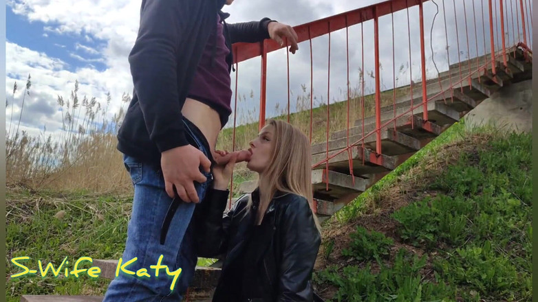 S-Wife Katy: S-wife katy की भीड़ भरे हाईवे पर जोखिम भरी चुदाई की गई और चूत में वीर्य की व्यवस्था की गई