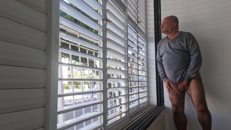 Ilovetobenaked: Ayah nggak muasin memeknya, dientot habis-habisan di luar ruangan sampai...