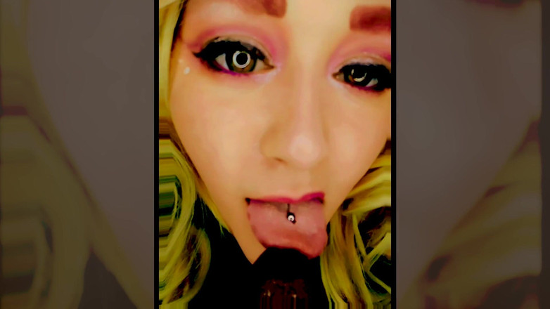 Campsissyboi: Sexy blondýna od vedle chce zkusit sát tvého velkého černého šťavnatého ptáka