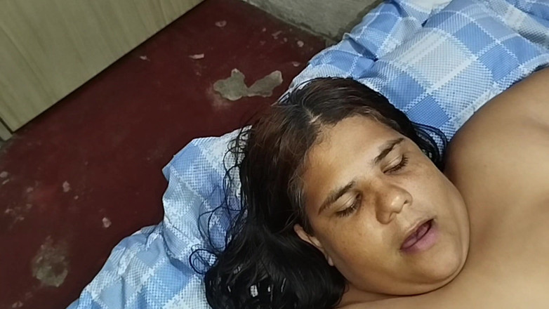 Adribella69: Baculatá latina má vášnivý sex se svým sousedem, zatímco je...