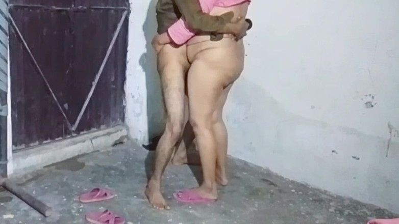 Abida sexy: Güzel genç Hintli ateşli seks kızı olgun erkek dölle hils...