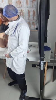 Gynekolog dělá ultrazvuk