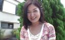 Asiatiques: Брюнетка красуня роздягається всередину