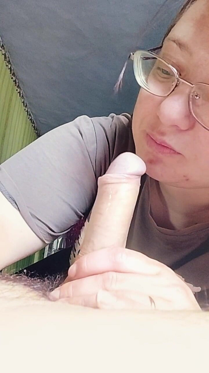 SchoolPrincess: Amateur Girlfriend Blowjob Instead of Cooking - Curvy Brunette with Glasses...