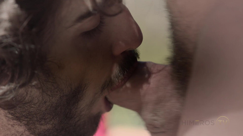 Himeros.tv: Dezbrăcată pentru a impresiona