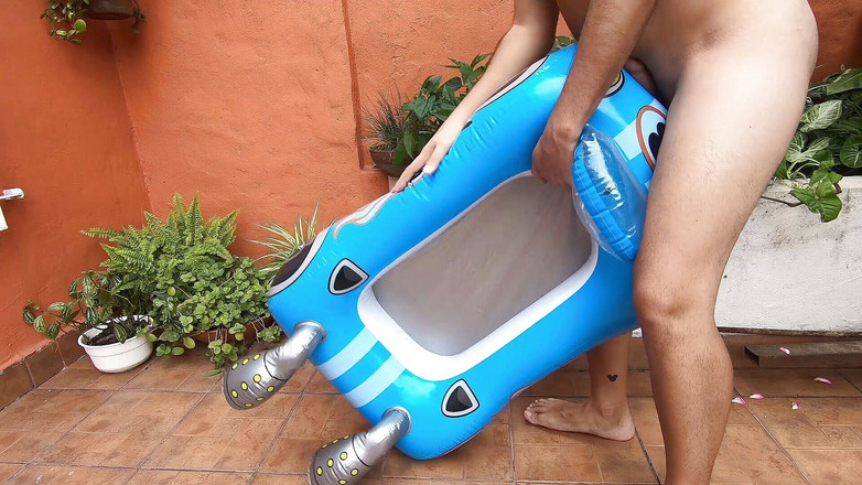 Inflatable Lovers: 充气车