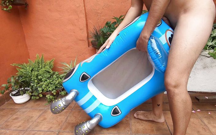 Inflatable Lovers: Opblaasbare auto